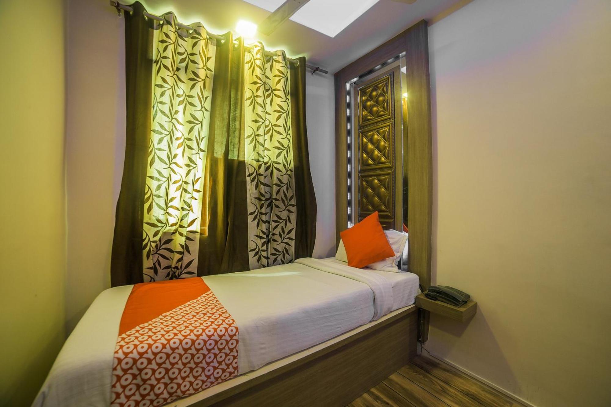 Oyo Flagship Rohit Dx Near Jama Masjid